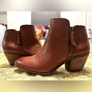 Authentic Frye Boots brown leather ankle boot bootie